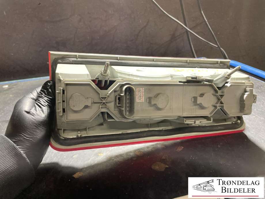 Baklykt venstre til Ford Transit Connect 2009-2013 (Type I, Fase 2)  (9T16-13405-AC|5177813)
