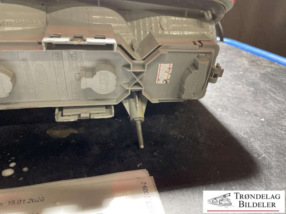 Baklykt høyre til Ford Transit Connect 2009-2013 (Type I, Fase 2)  (9T16-13404-AD|5177810|)