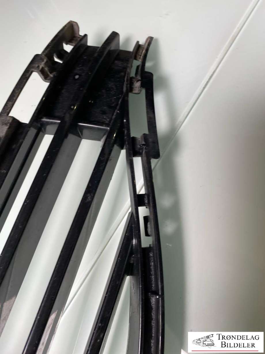 Grill til Volvo V40 2012-2019  (31353311|)