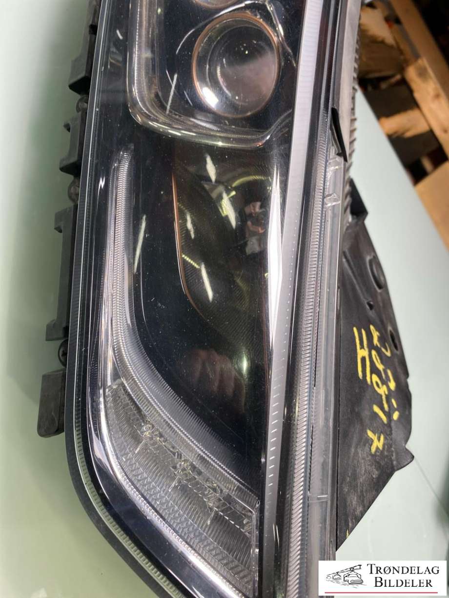 Frontlykt høyre halogen til Hyundai Ioniq Electric 2016-2019 (Fase 1)  (92102G7000WPR|)
