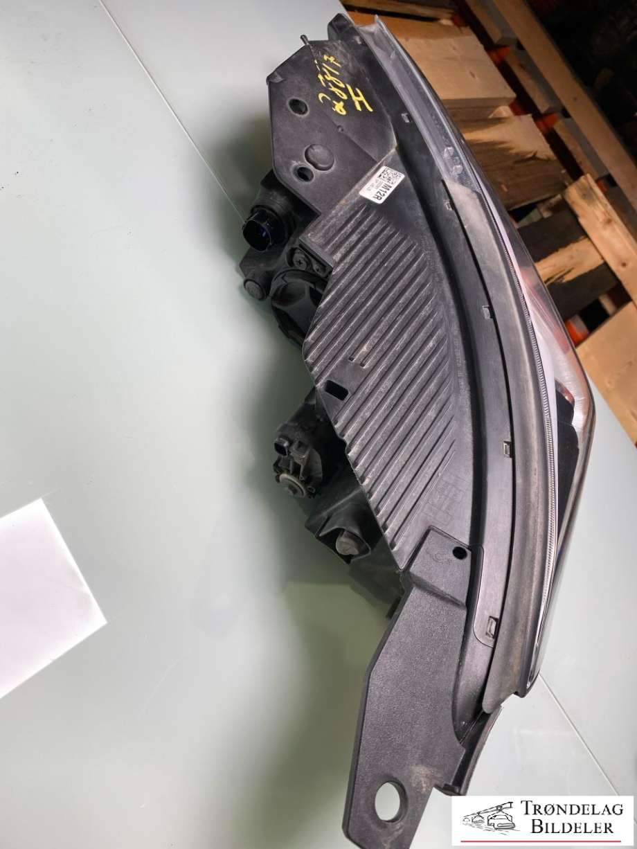 Frontlykt høyre halogen til Hyundai Ioniq Electric 2016-2019 (Fase 1)  (92102G7000WPR|)