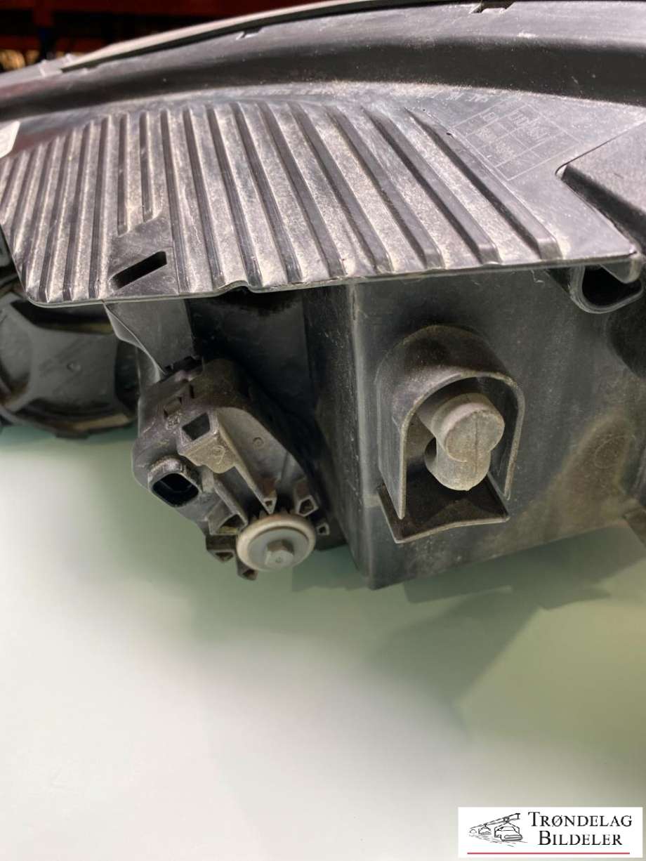 Frontlykt høyre halogen til Hyundai Ioniq Electric 2016-2019 (Fase 1)  (92102G7000WPR|)