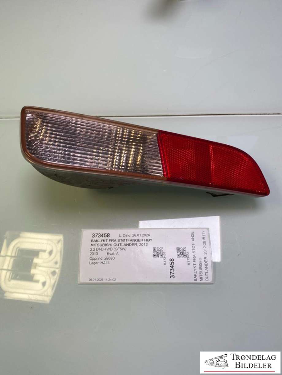 Baklykt fra støtfanger høyre til Mitsubishi Outlander, 2012-2015 (Type III, Fase 1)  (8336A102)