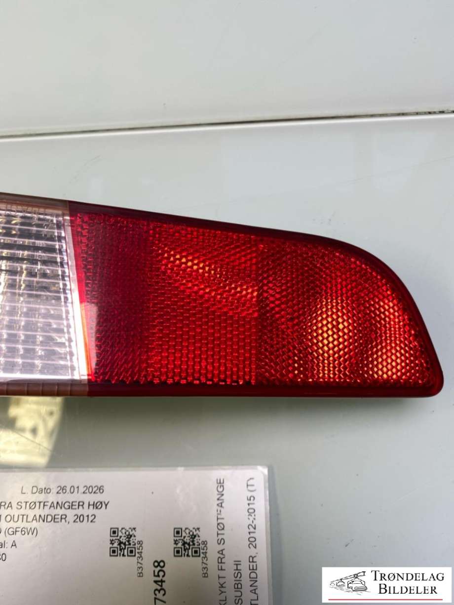 Baklykt fra støtfanger høyre til Mitsubishi Outlander 2012-2015 (Type III, Fase 1)  (8336A102|)