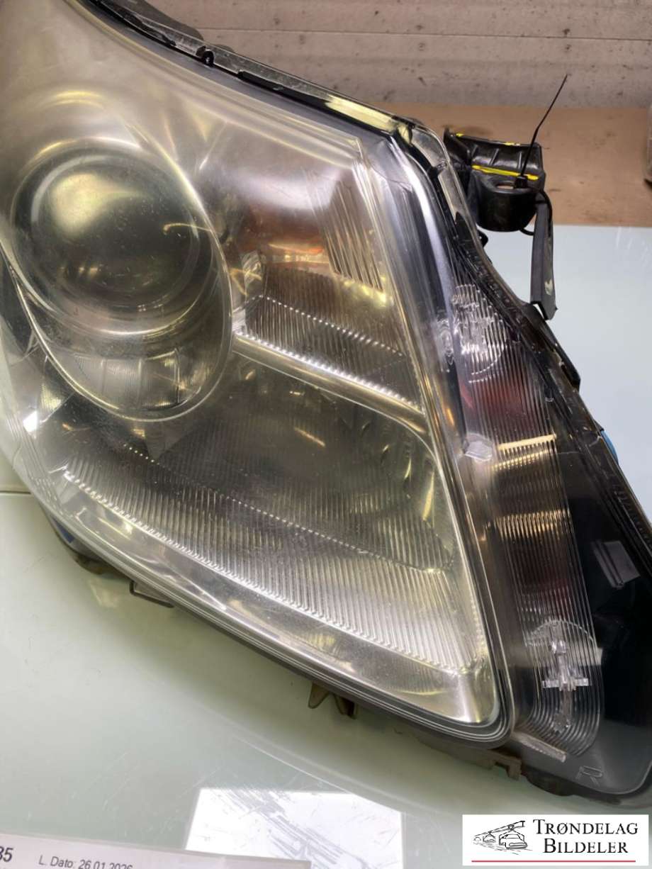 Frontlykt høyre halogen til Toyota Avensis 2009-2015 (Type III, Fase 1)  (8114005330|)