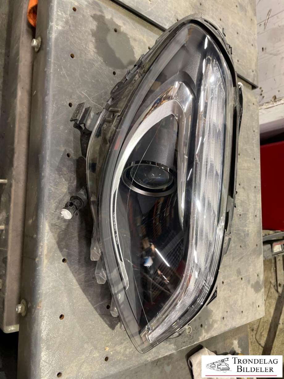 Frontlykt høyre xenon til Mercedes B-Klasse, electric drive, 2014-2018 (W242) (W242) (A 246 820 72 61)