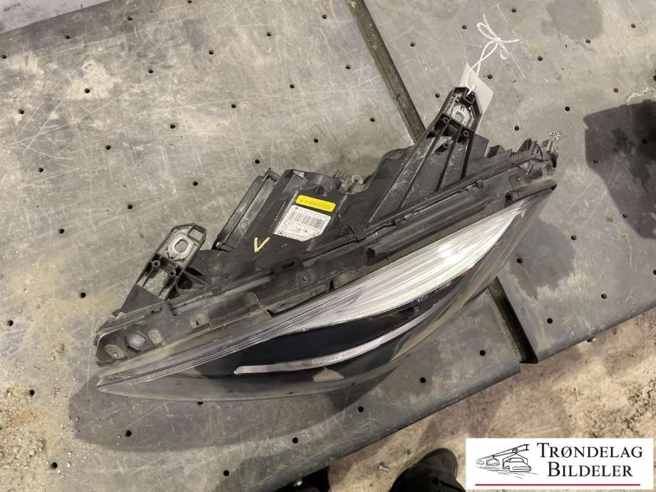 Frontlykt venstre xenon til Mercedes B-Klasse, electric drive 2014-2018 (W242) (W242) (A246820 0139|A2189009103|A1669002800|A2468207161|030127127107)