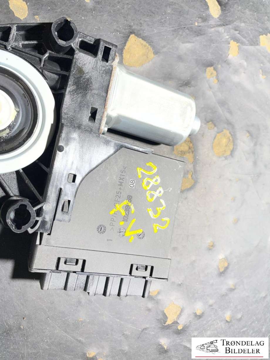 Ruteheis, kun motor, venstre foran til Volvo XC40 2018-2024  (31674755|31349756|)