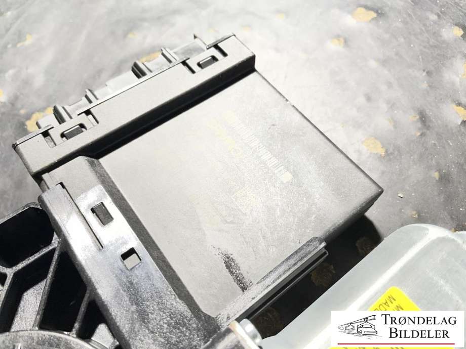 Ruteheis, kun motor, venstre foran til Volvo XC40 2018-2024  (31674755|31349756|)