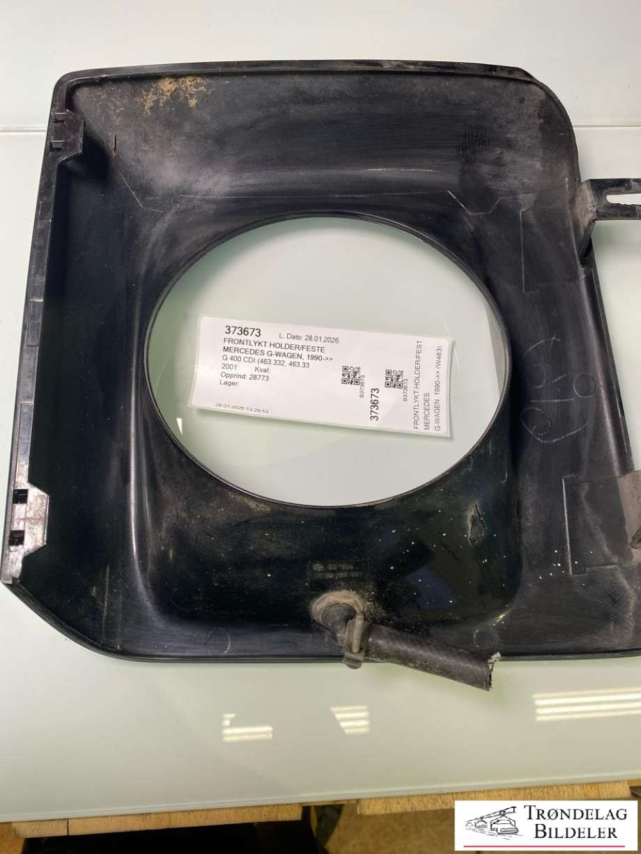 Frontlykt holder/feste til Mercedes G-Wagen 1990-->> (W463) (W463) (A 463 884 08 31|HØYRE|)