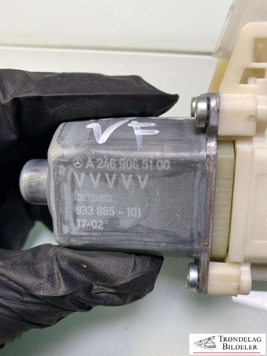 Ruteheis, kun motor, venstre foran til Mercedes B-Klasse, electric drive 2014-2018 (W242) (W242) (A2469065100|)