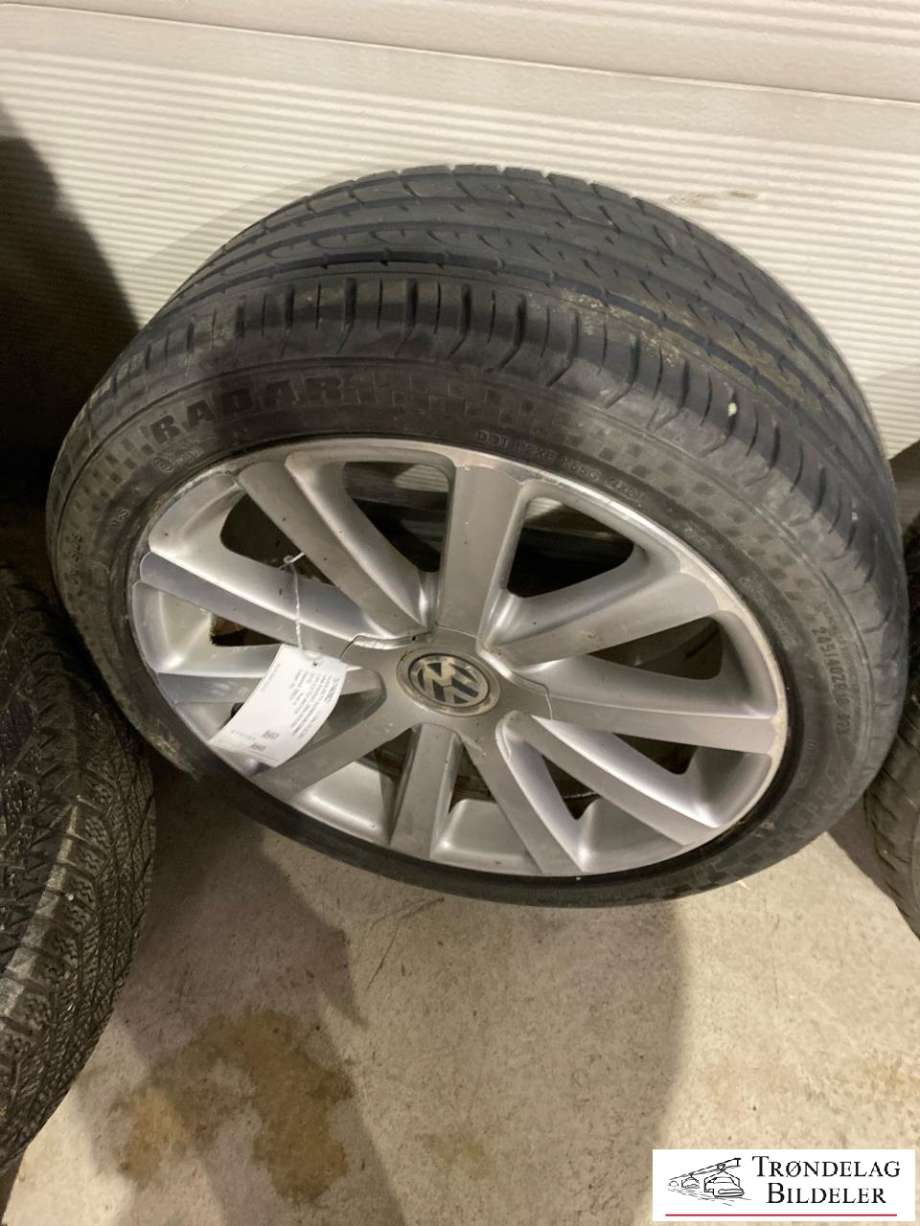 Hjulsett aluminium sommer til VW Passat 2005-2010 (B6) (B6) (RADAR|245/40 ZR 18| 97Y| 8X18|5X112 /ET44/CB57|1MM|6MM MØNSTERDYBDE|PROD 48/2021)