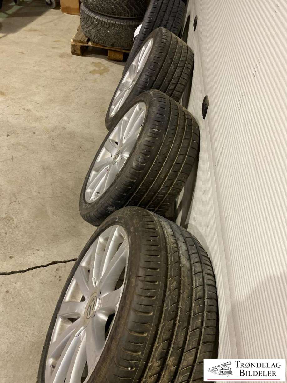 Hjulsett aluminium sommer til VW Passat 2005-2010 (B6) (B6) (RADAR|245/40 ZR 18| 97Y| 8X18|5X112 /ET44/CB57|1MM|6MM MØNSTERDYBDE|PROD 48/2021)