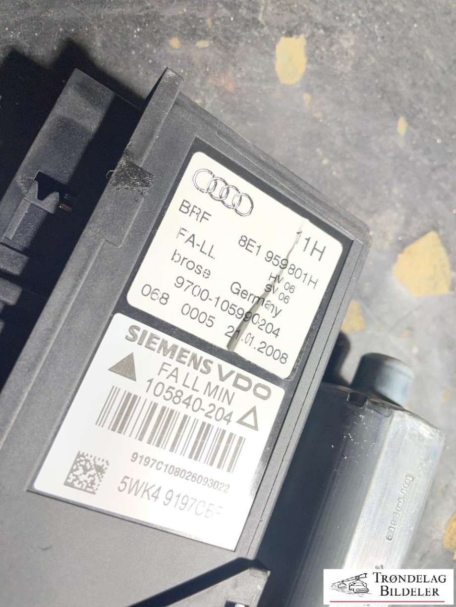 Ruteheis venstre foran til Audi A4 2004-2008 (Type III) (B7) (B7) (8E1 959 801 H|)