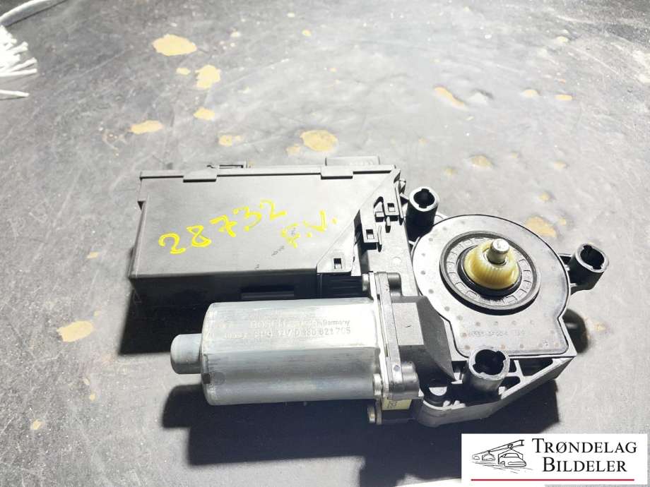 Ruteheis venstre foran til Audi A4 2004-2008 (Type III) (B7) (B7) (8E1 959 801 H|)
