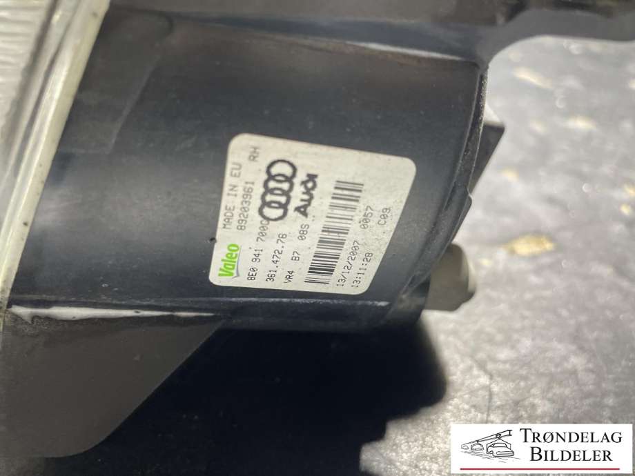 Tåkelykt høyre foran til Audi A4 2004-2008 (Type III) (B7) (B7) (8E0 941 700 B|)