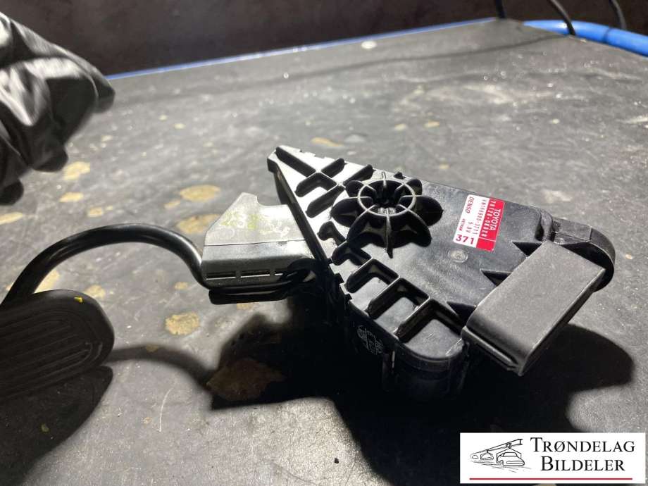 Pedal gass til Toyota Hilux 2012-2016  (781200K020|781200K021|)