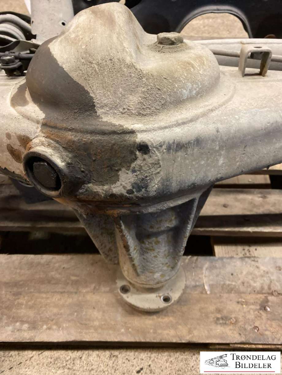 Bakaksel til Toyota Hilux 2012-2016  (421100K520|)