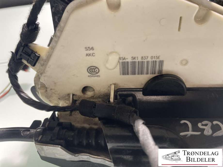 Låsekasse høyre foran til VW Golf VII 2012-2017 (Fase 1)  (5K1837016E|5K1837016J|)
