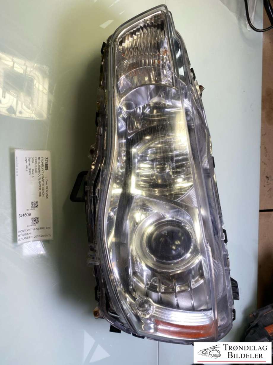 Frontlykt venstre xenon til Mitsubishi Outlander 2007-2010 (Type II, Fase 1)  (8301B557|8301C411|)