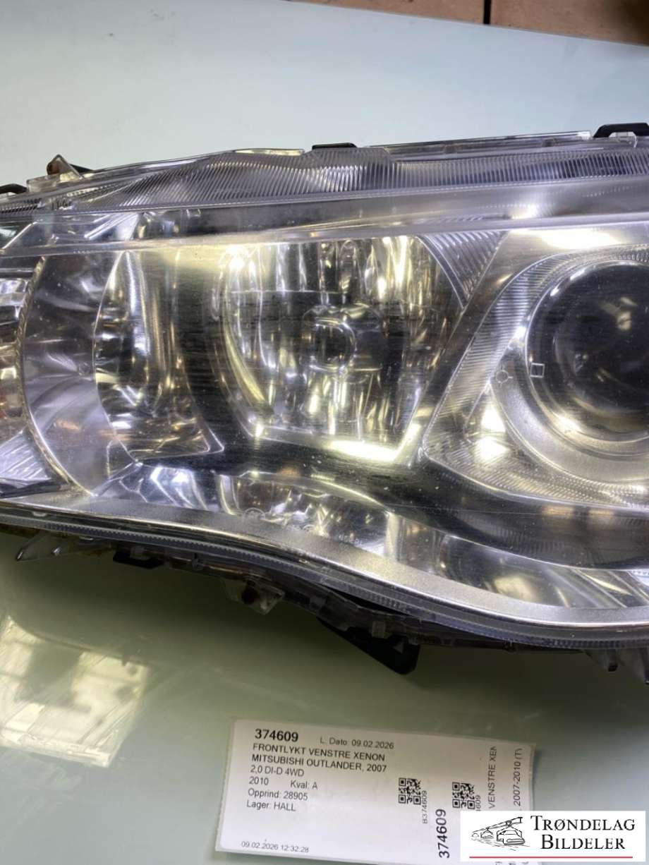 Frontlykt venstre xenon til Mitsubishi Outlander 2007-2010 (Type II, Fase 1)  (8301B557|8301C411|)