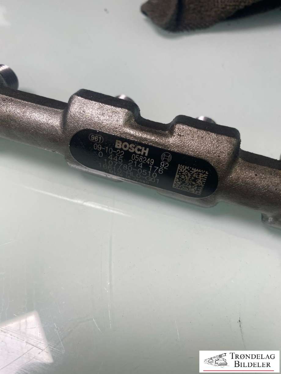 Dyseskinne (fuelrail) til Honda CR-V 2007-2012 (Type III)  (16610RL0G01|)