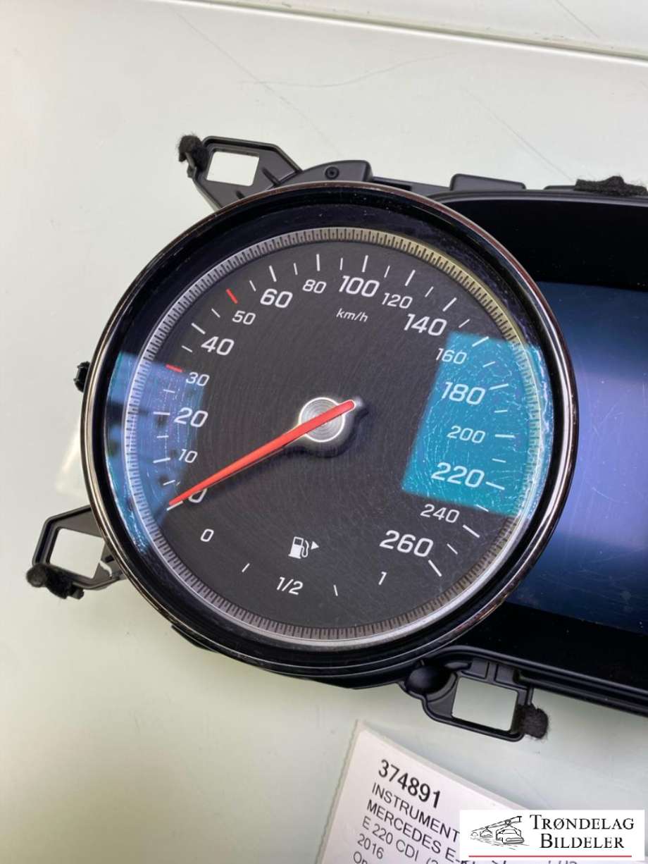 Instrumentpanel til Mercedes E-Klasse 2016-2023 (W213) (W213) (A2139000110|)