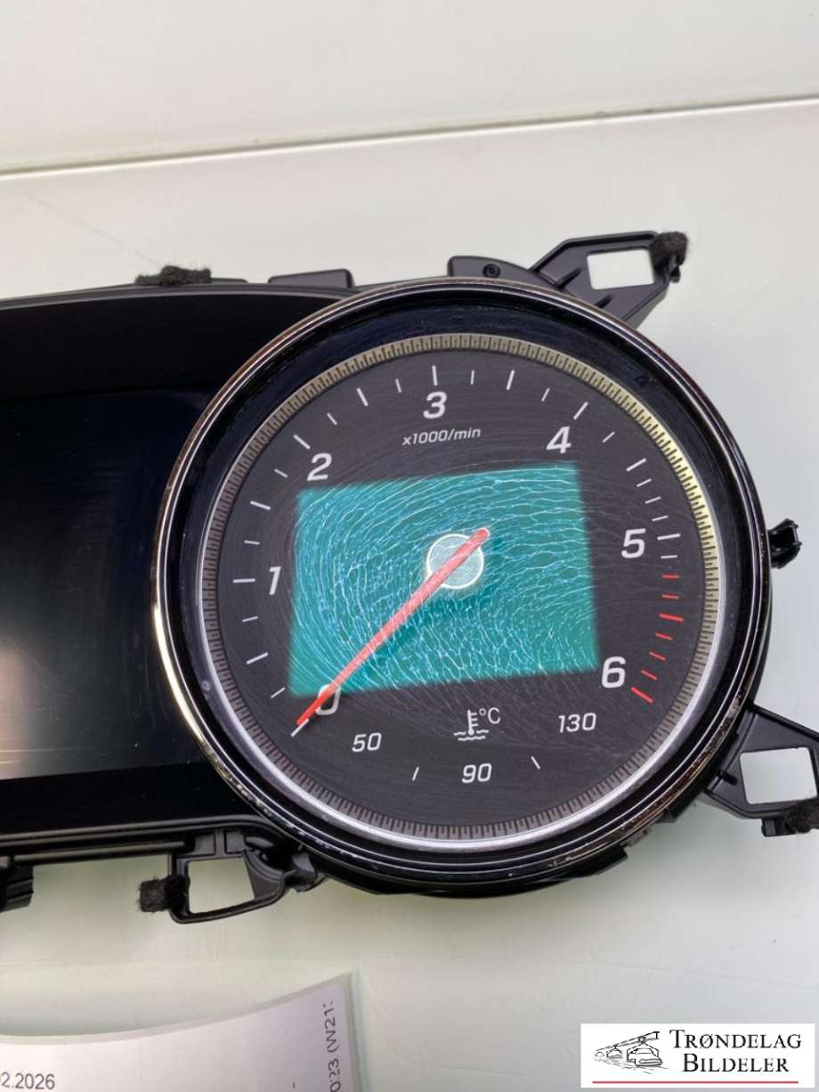 Instrumentpanel til Mercedes E-Klasse 2016-2023 (W213) (W213) (A2139000110|)