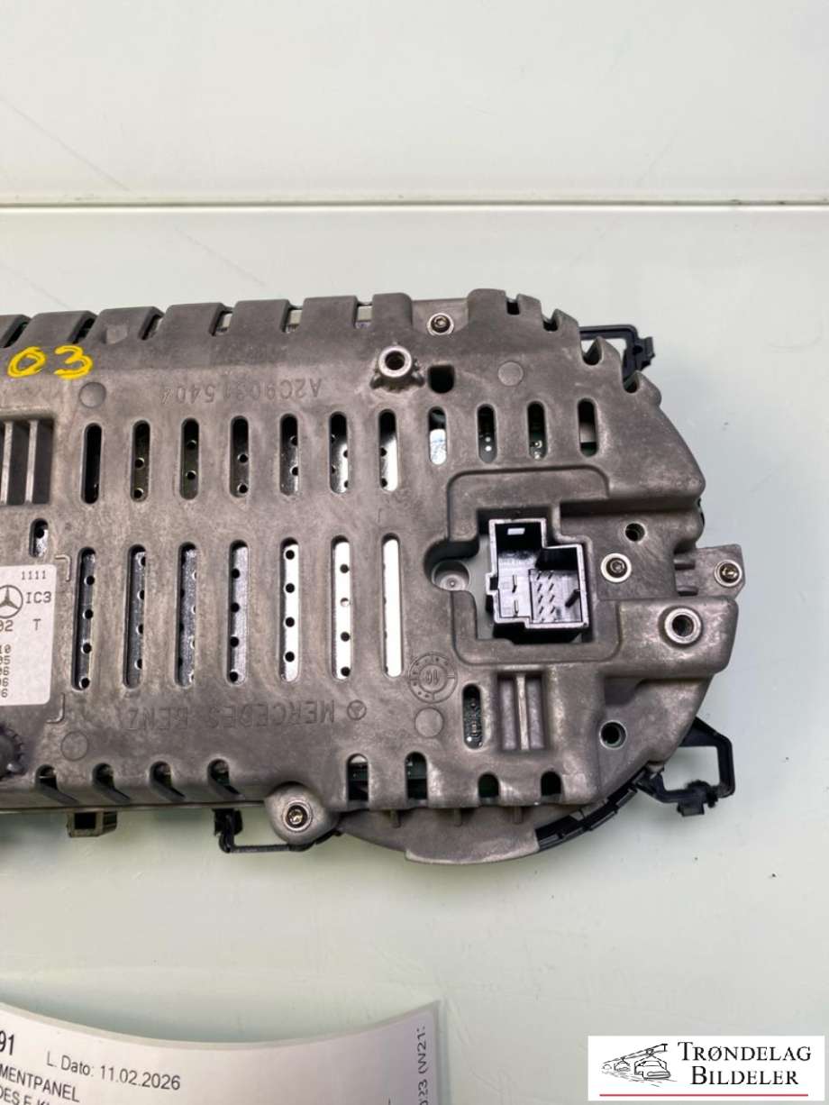 Instrumentpanel til Mercedes E-Klasse 2016-2023 (W213) (W213) (A2139000110|)