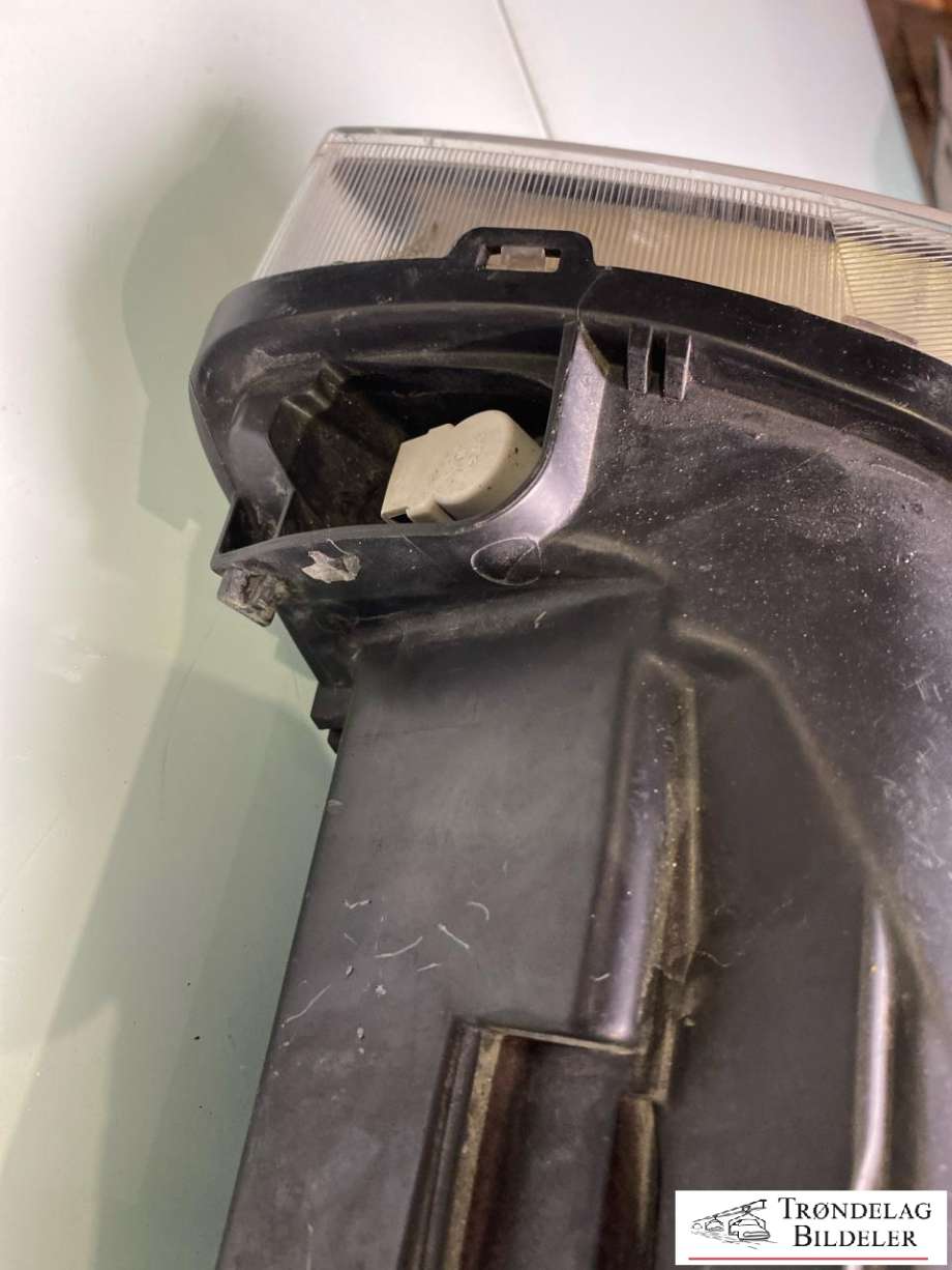 Frontlykt høyre xenon til Volvo XC60 2008-2013 (Type I, Fase 1)  (30763136|31420680|89902825|30784923|)