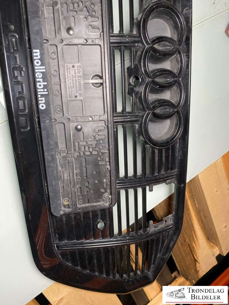 Grill til Audi e-tron 2018-->>  (4KE 853 651 T94|)