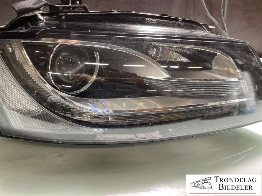 Frontlykt høyre xenon til Audi A5 2007-2016 (Type I) (8T0 941 030 AK|)