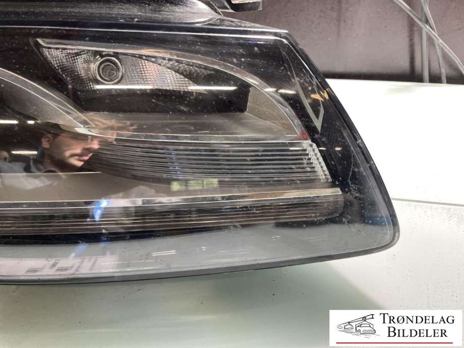 Frontlykt høyre xenon til Audi A5 2007-2016 (Type I) (8T0 941 030 AK|)