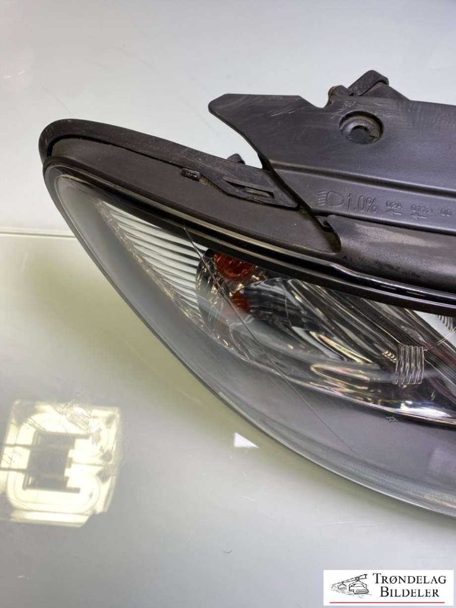 Frontlykt høyre xenon til Hyundai Santa Fe 2010-2012 (Type II, Fase 2)  (921022B120|)