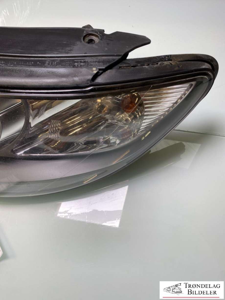 Frontlykt venstre xenon til Hyundai Santa Fe 2010-2012 (Type II, Fase 2)  (921012B120|)