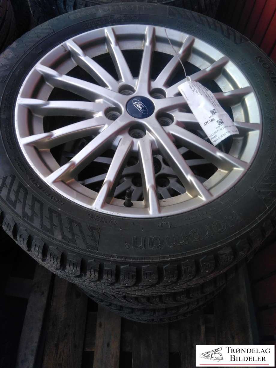 Hjulsett aluminium vinter til Ford Focus, electric, 2012-2018  (215/55/R17 7JX17 5X108 CB63.4MM)