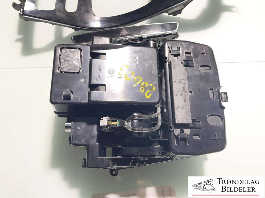 Dashbord askebeger til Mercedes E-Klasse 2016-2023 (W213) (W213) (A 213 680 65 00|A 213 680 26 07|)