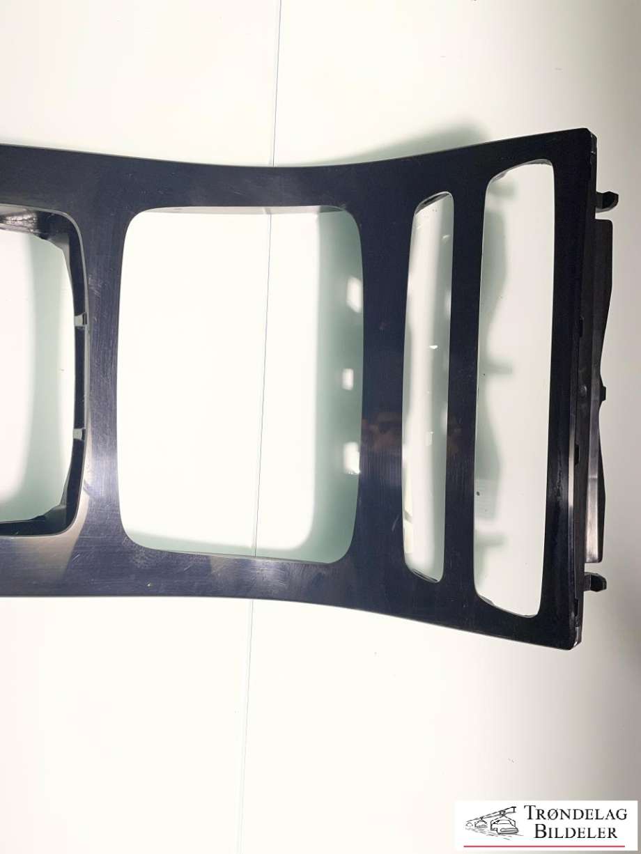 Dashbord diverse til Mercedes E-Klasse 2016-2023 (W213) (W213) (A 213 810 07 15|)