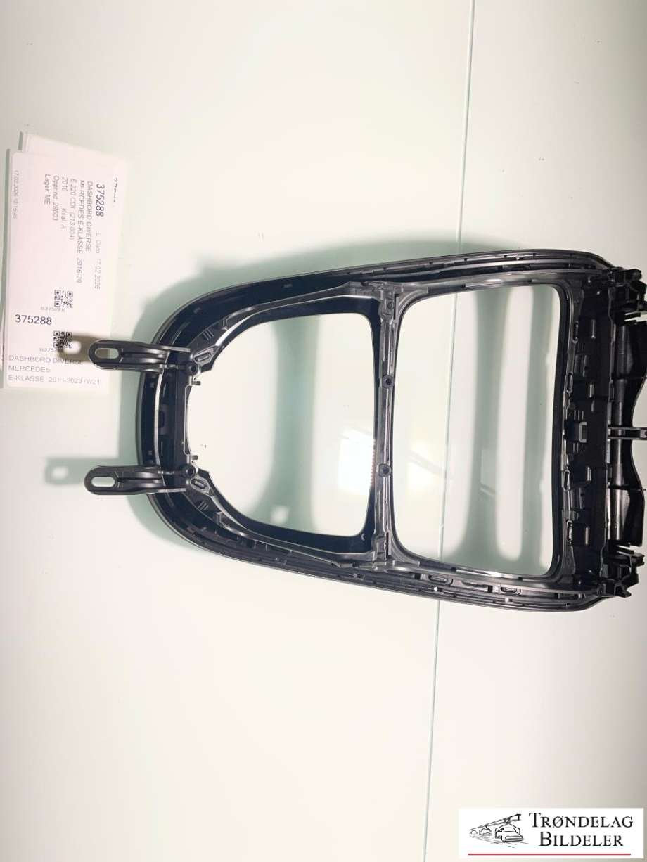 Dashbord diverse til Mercedes E-Klasse 2016-2023 (W213) (W213) (A 213 810 07 15|)