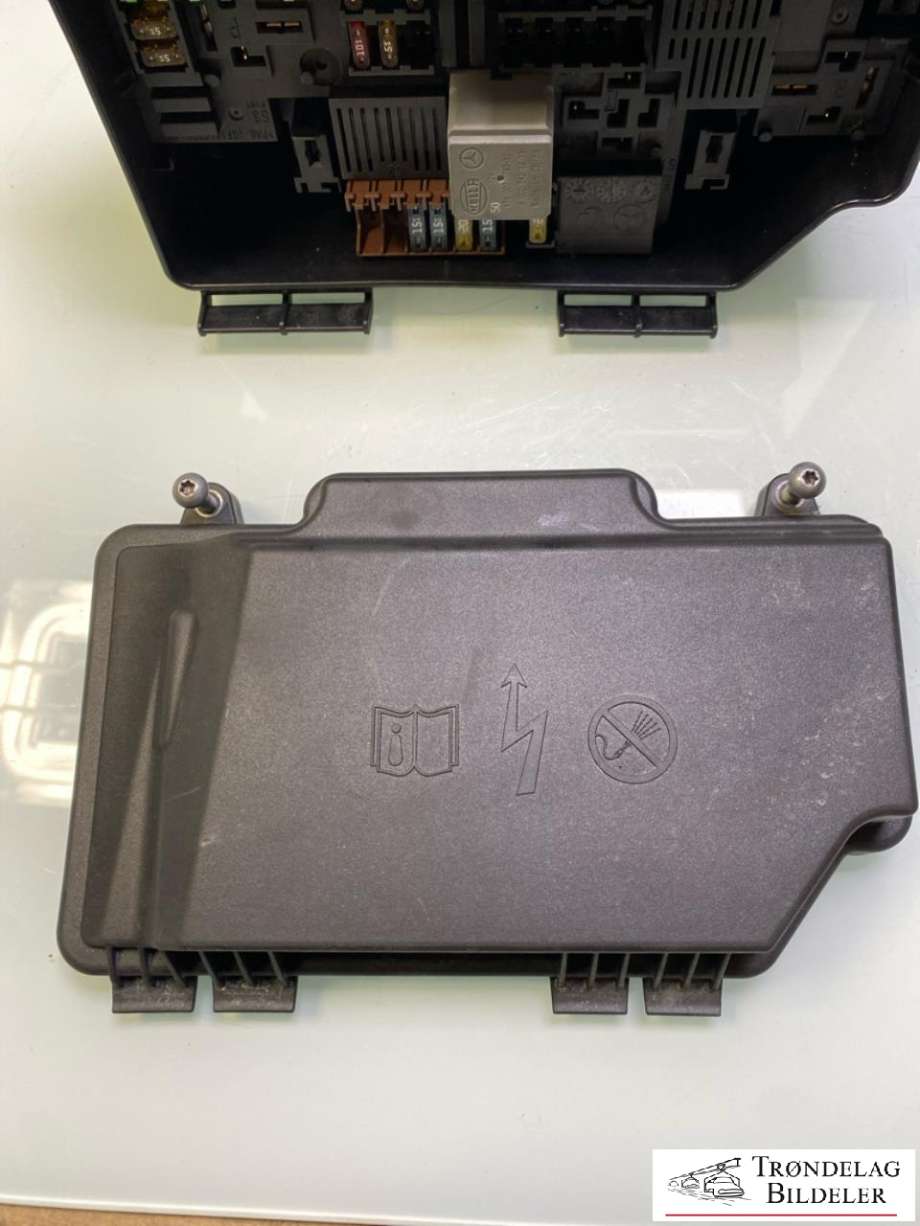 Sikringsboks motorrom til Mercedes E-Klasse 2016-2023 (W213) (W213) (A 213 540 00 24|)