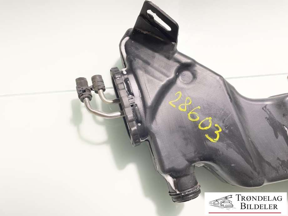 Spylertank til Mercedes E-Klasse 2016-2023 (W213) (W213) (A2058600360|A2058690220|)