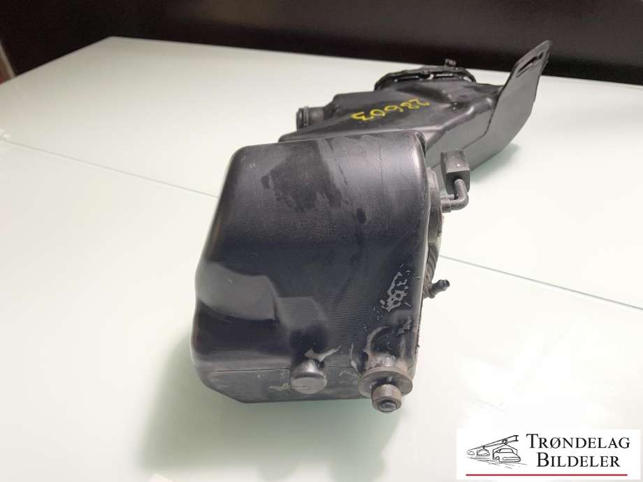Spylertank til Mercedes E-Klasse 2016-2023 (W213) (W213) (A2058600360|A2058690220|)
