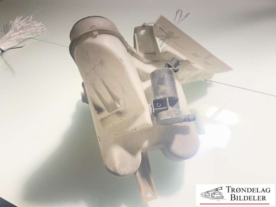 Spylertank til Toyota Hilux 2012-2016  (8535571011|)