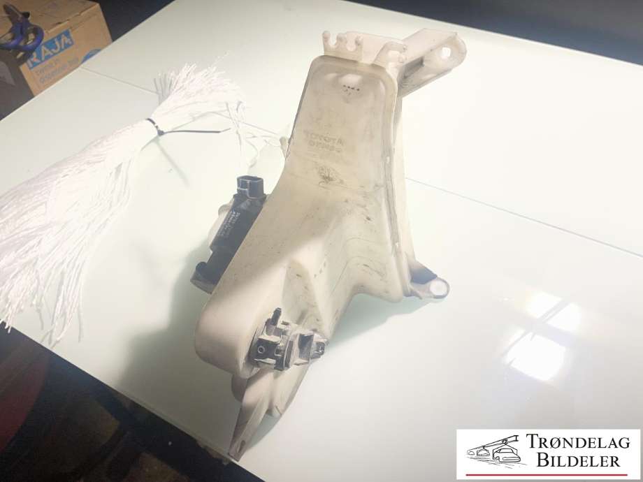 Spylertank til Toyota Hilux 2012-2016  (8535571011|)