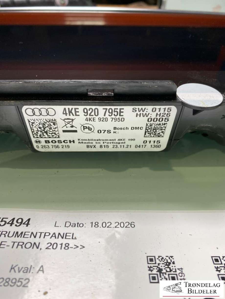 Instrumentpanel til Audi e-tron 2018-->>  (4KE 920 795 E|)