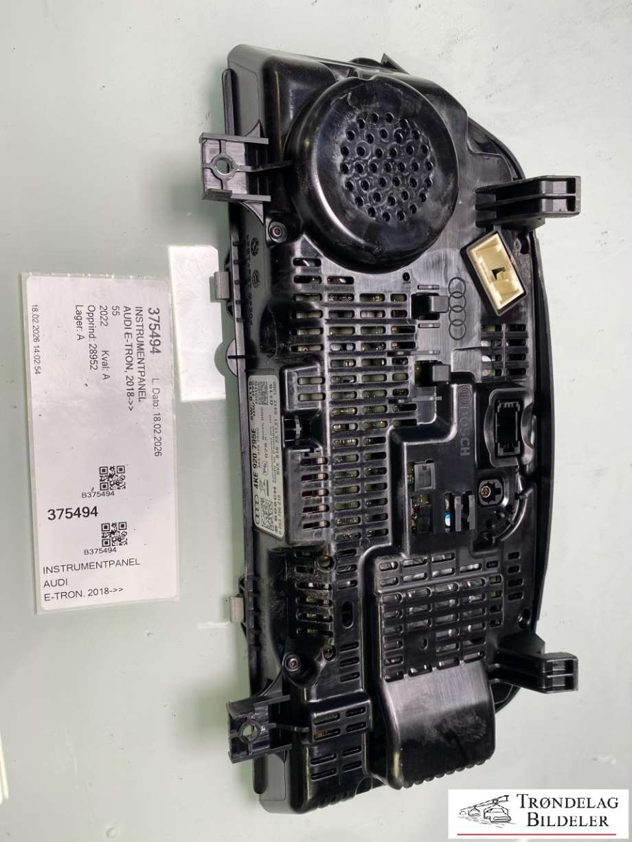 Instrumentpanel til Audi e-tron 2018-->>  (4KE 920 795 E|)