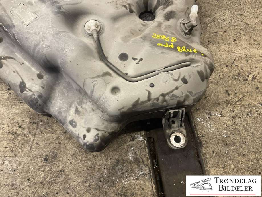 AdBlue tank til Audi A6, Allroad 2015-2019 (Type III, Fase 2) (C7) (C7) (4G0 131 879 C|4G0 131 879 F|)
