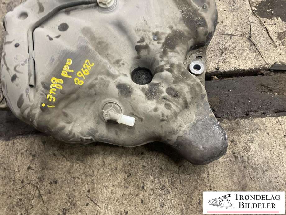 AdBlue tank til Audi A6, Allroad 2015-2019 (Type III, Fase 2) (C7) (C7) (4G0 131 879 C|4G0 131 879 F|)