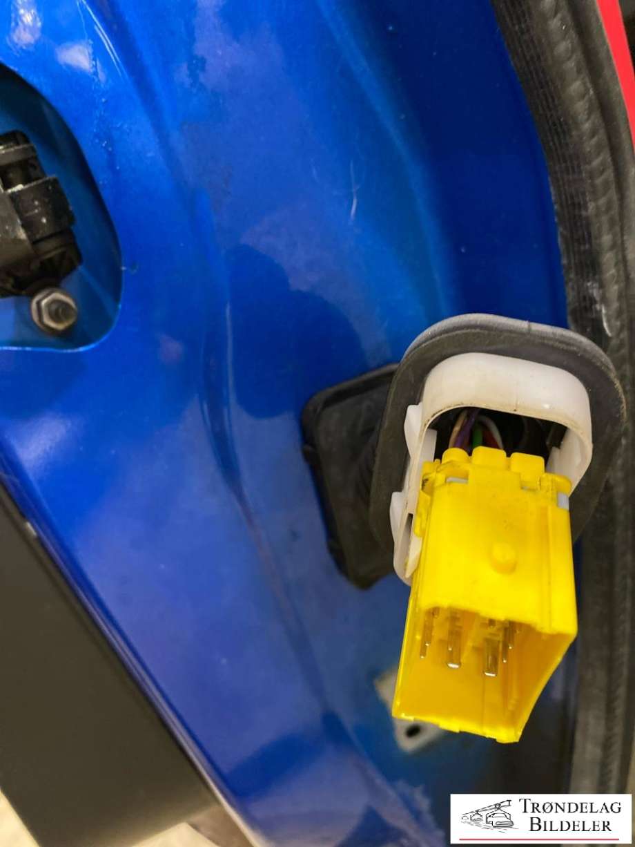Dør venstre bak til Peugeot e-208 2019-->>  (98 275 779 80|)
