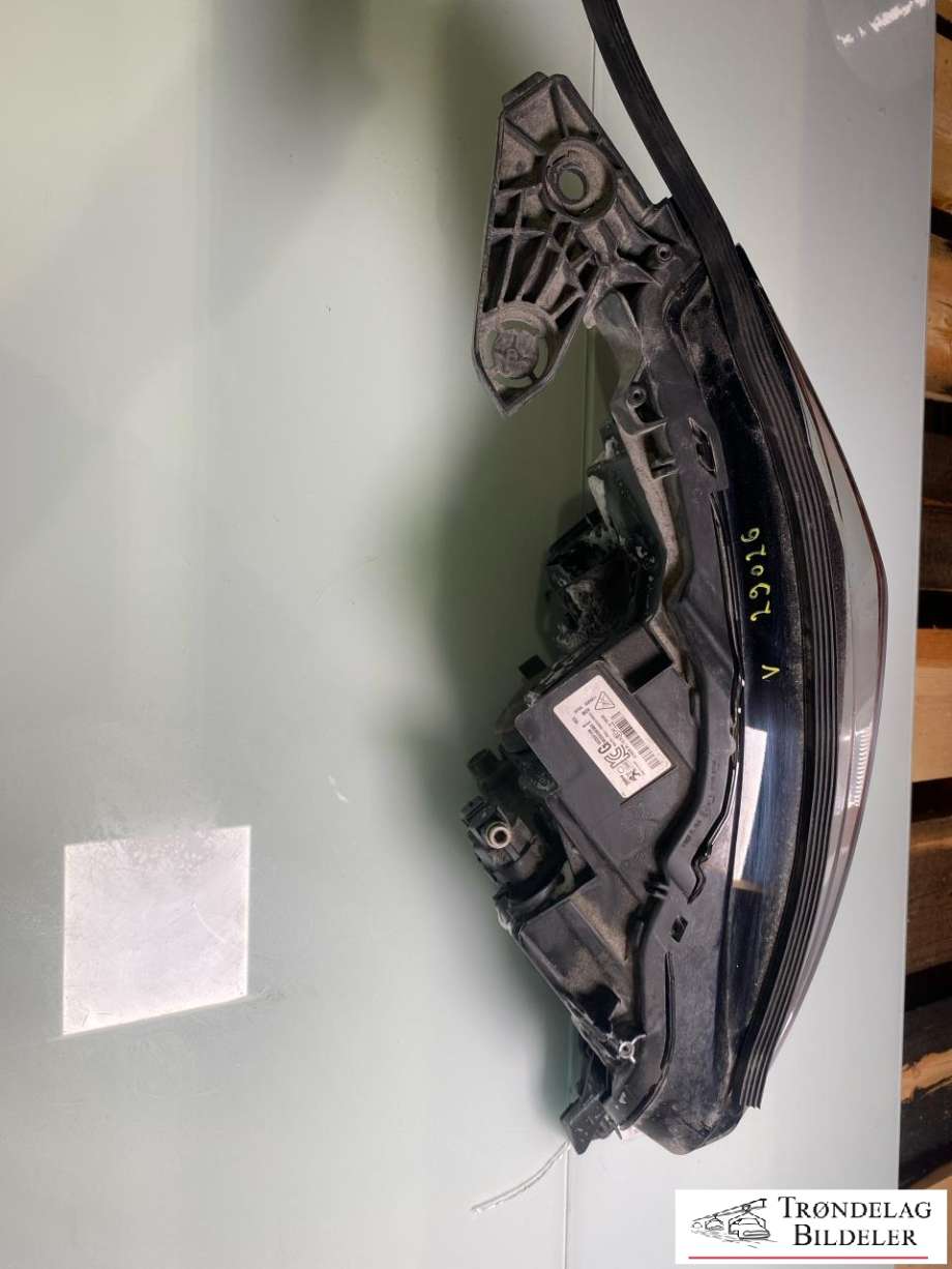 Frontlykt venstre full-LED til Peugeot e-208 2019-->>  (16 562 386 80|)